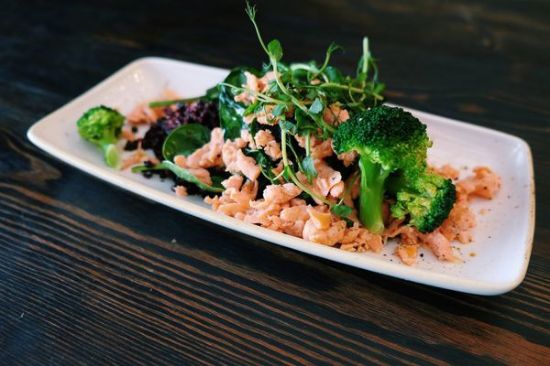 Smoked sliced salmon Served with black rice & Stir each