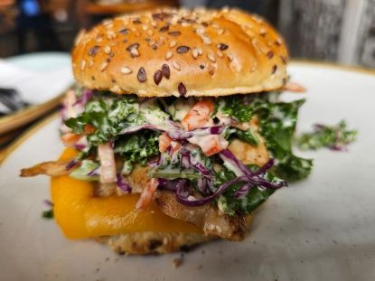 CRUNCHY CHICKEN FILLET BURGER